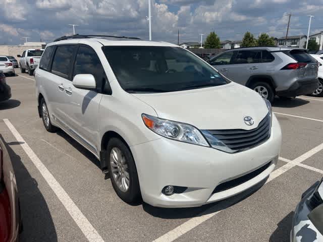 Thumbnail: 2015 Toyota Sienna - 7