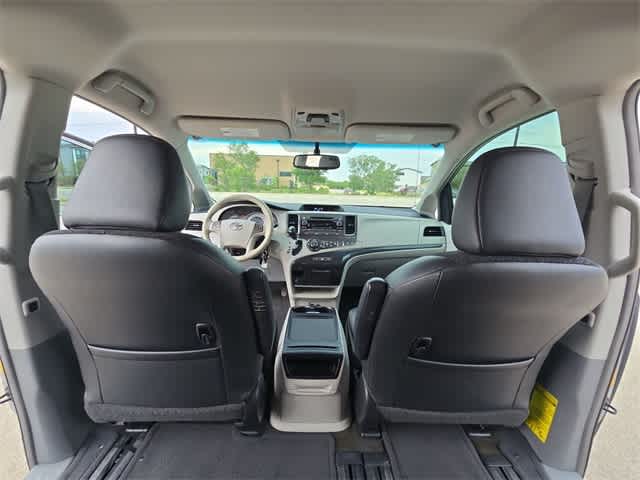 2013 Toyota Sienna SE 19