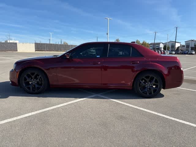 Thumbnail: 2023 Chrysler 300 - 2