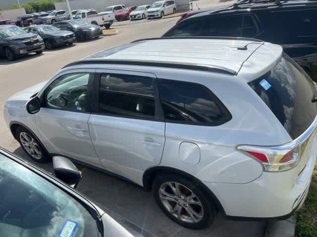Thumbnail: 2015 Mitsubishi Outlander - 3