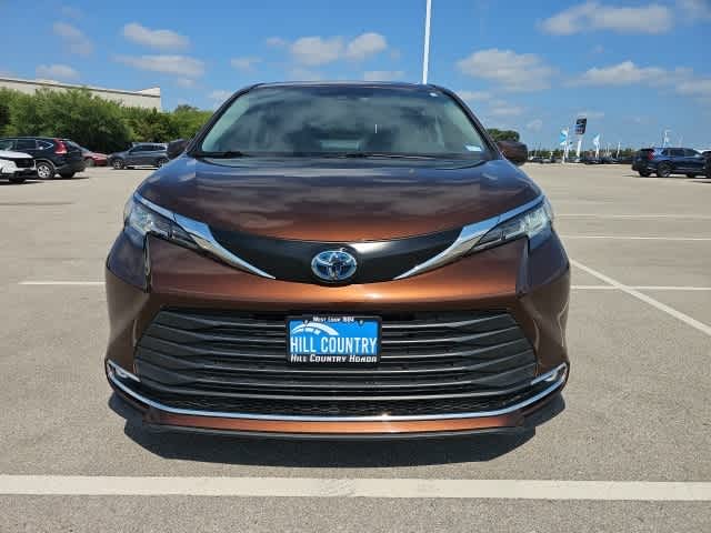 Thumbnail: 2022 Toyota Sienna - 8
