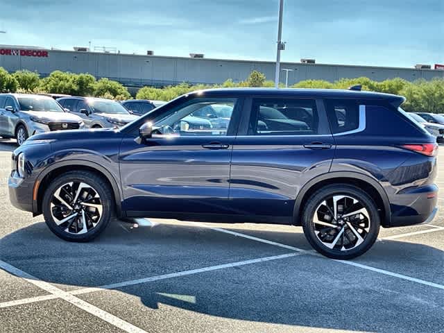 Thumbnail: 2023 Mitsubishi Outlander - 3