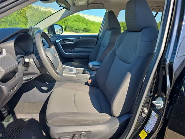 2021 Toyota RAV4 XLE 17