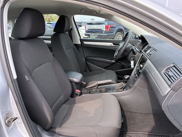 Thumbnail: 2017 Volkswagen Passat - 22