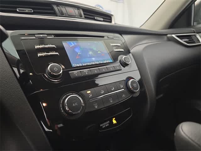 Thumbnail: 2015 Nissan Rogue - 30