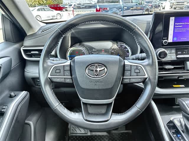 Thumbnail: 2023 Toyota Highlander - 25