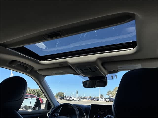 Thumbnail: 2023 Toyota Highlander - 23