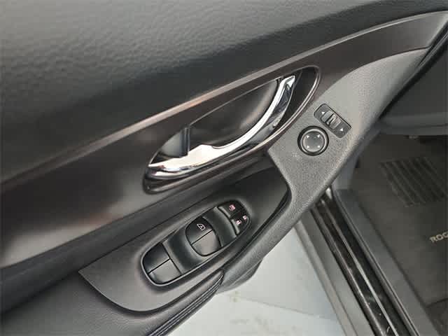 Thumbnail: 2015 Nissan Rogue - 38