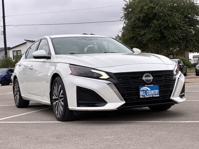 Thumbnail: 2023 Nissan Altima - 10