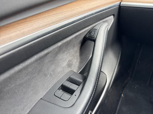 Thumbnail: 2022 Tesla Model 3 - 21