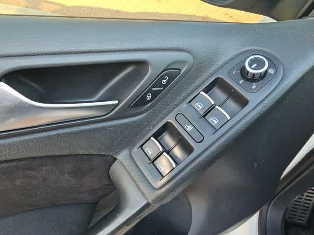 Thumbnail: 2012 Volkswagen Golf - 16