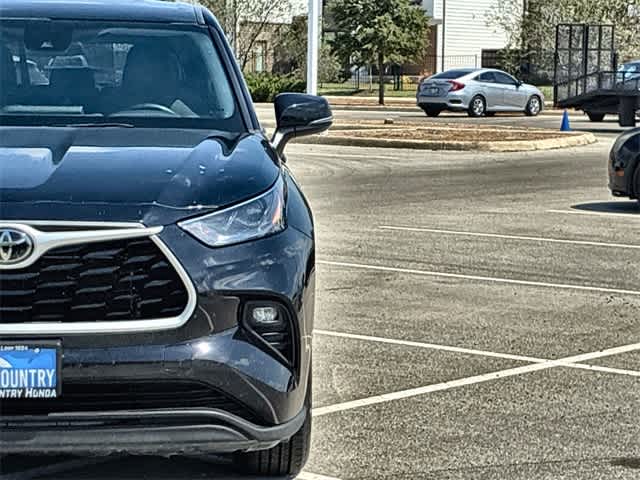 Thumbnail: 2023 Toyota Highlander - 11