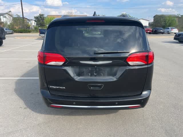 Thumbnail: 2018 Chrysler Pacifica - 4