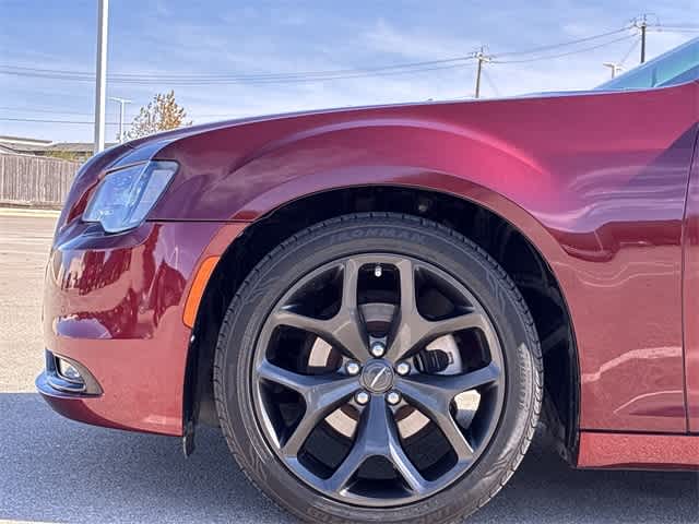 Thumbnail: 2023 Chrysler 300 - 14