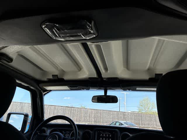 Thumbnail: 2022 Jeep Wrangler - 23