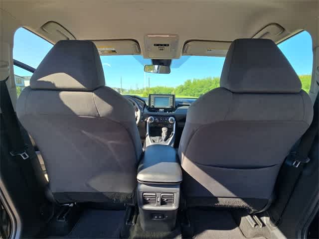 2021 Toyota RAV4 XLE 19