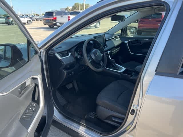 Thumbnail: 2019 Toyota RAV4 - 9