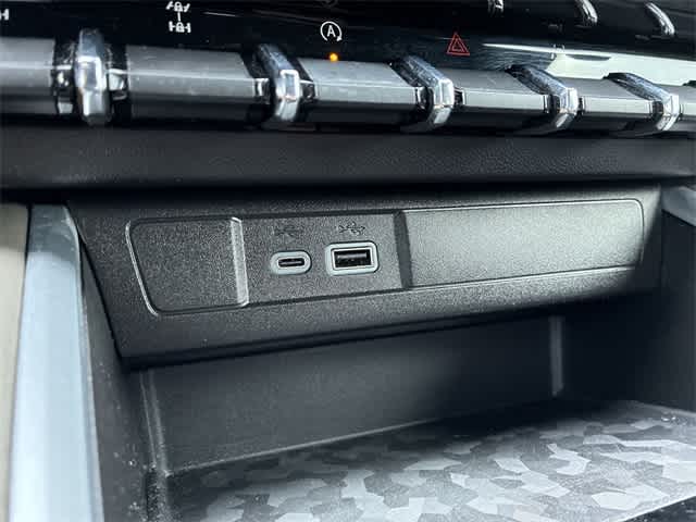 Thumbnail: 2024 Chevrolet Colorado - 32