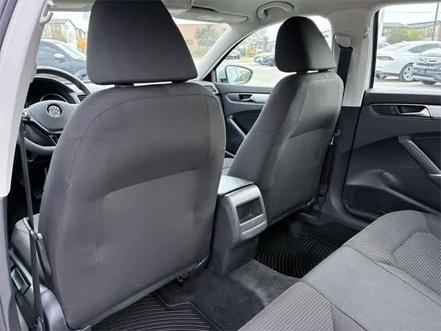 Thumbnail: 2017 Volkswagen Passat - 19