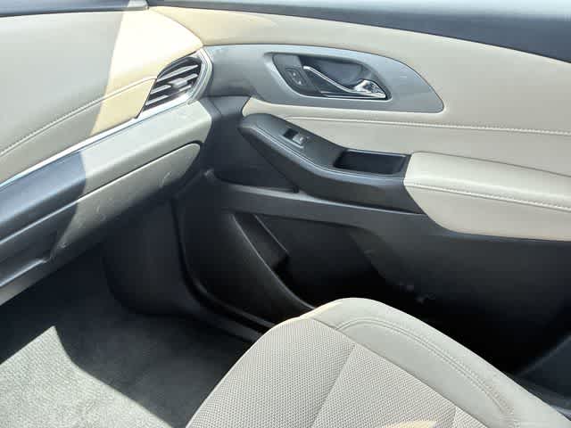 Thumbnail: 2023 Chevrolet Traverse - 31