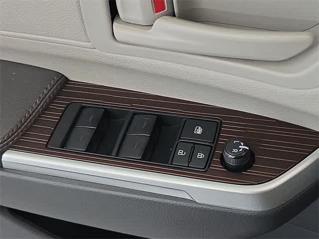 Thumbnail: 2023 Toyota Sienna - 38