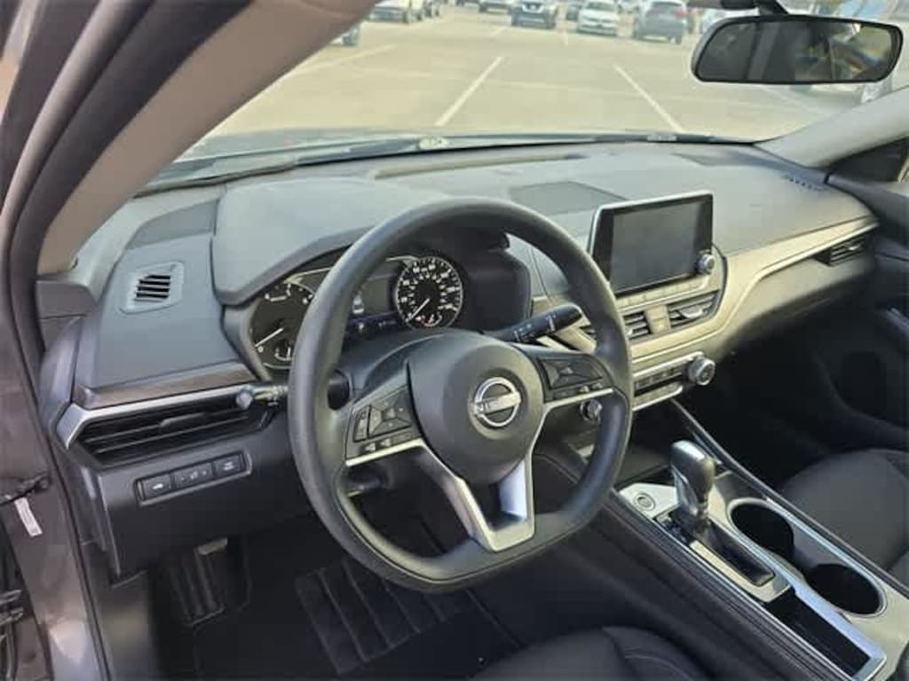 Used 2023 Nissan Altima 2.5 SV Sedan