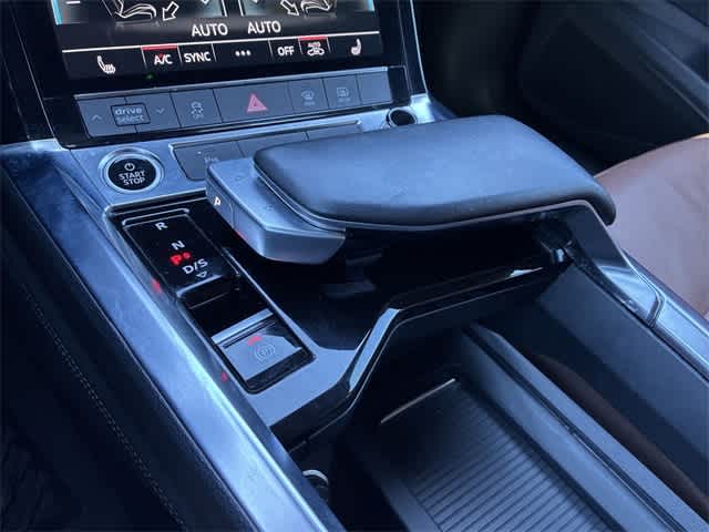 Thumbnail: 2022 Audi e-tron - 35