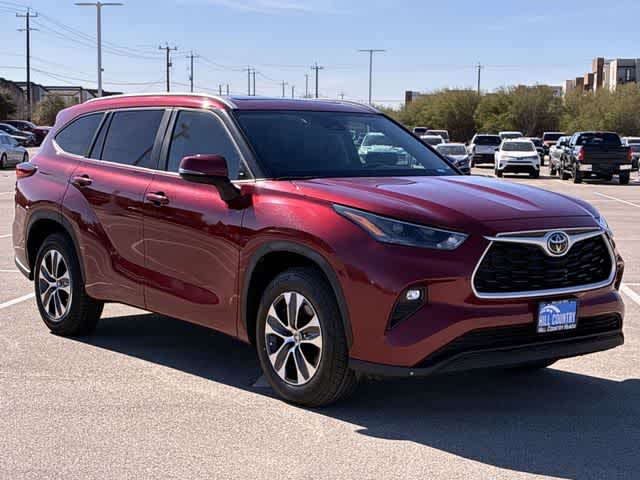 Thumbnail: 2023 Toyota Highlander - 8