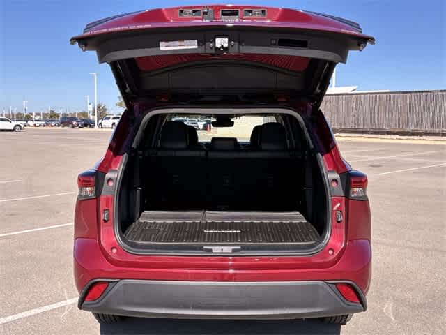 Thumbnail: 2023 Toyota Highlander - 37