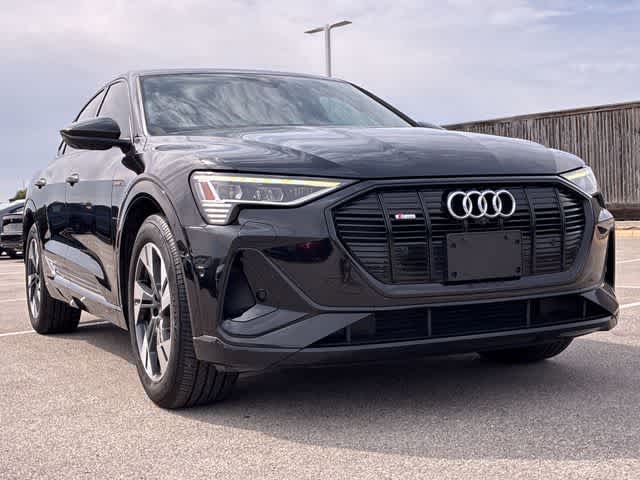 Thumbnail: 2022 Audi e-tron S - 10