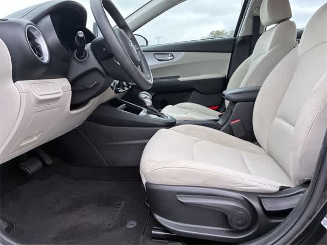 Thumbnail: 2023 Kia Forte - 18