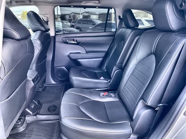 Thumbnail: 2023 Toyota Highlander - 21