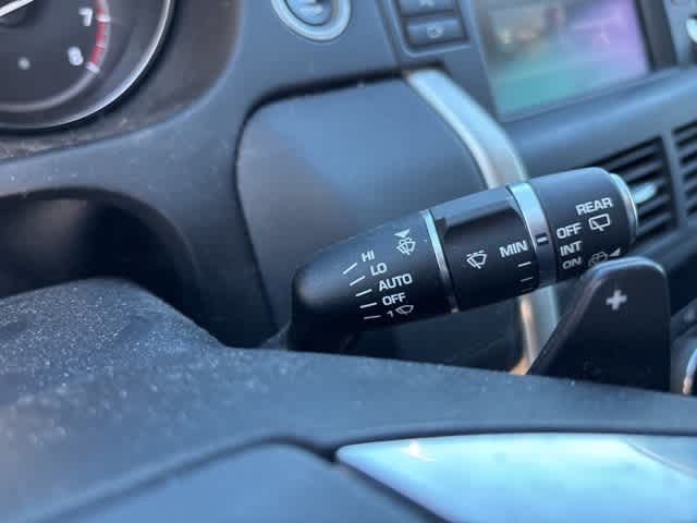 Thumbnail: 2017 Land Rover Discovery Sport - 14