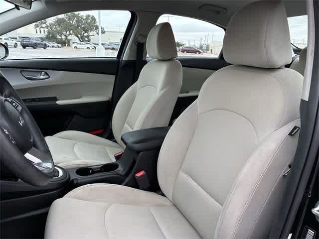 Thumbnail: 2023 Kia Forte - 17