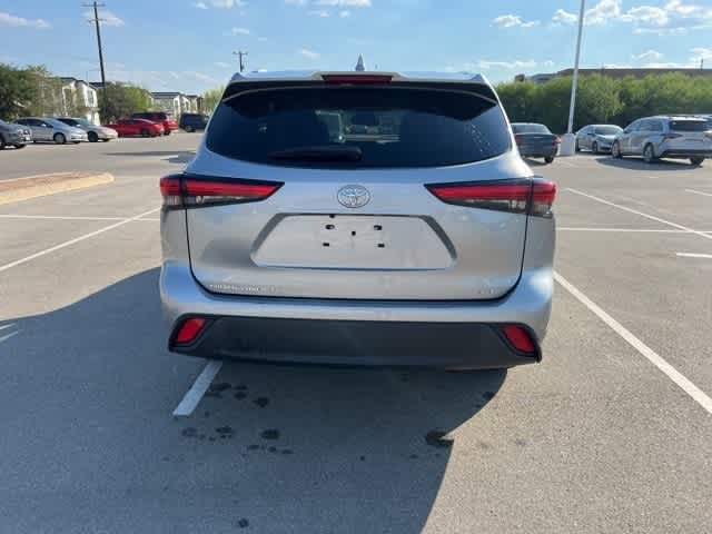 Thumbnail: 2022 Toyota Highlander - 4
