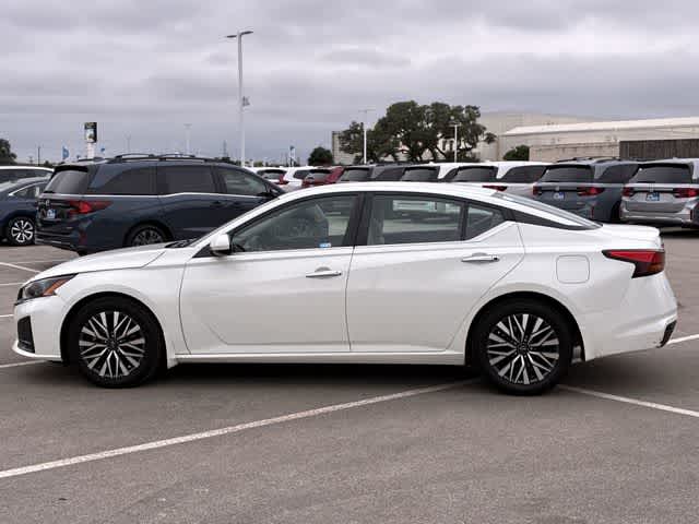 Thumbnail: 2023 Nissan Altima - 3