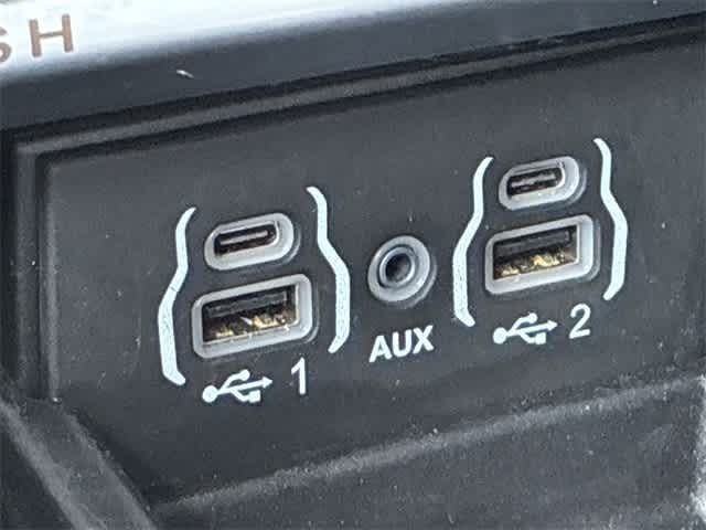 Thumbnail: 2023 Chrysler Pacifica - 34