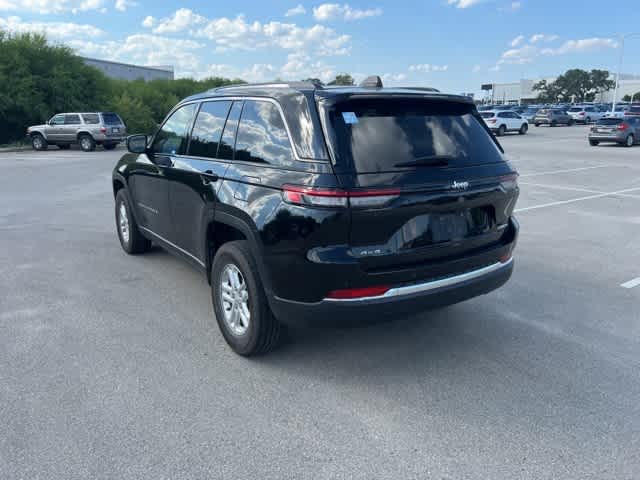 2023 Jeep Grand Cherokee Laredo photo 2