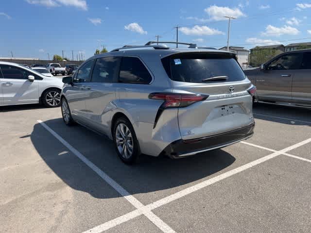 2021 Toyota Sienna Platinum photo 3