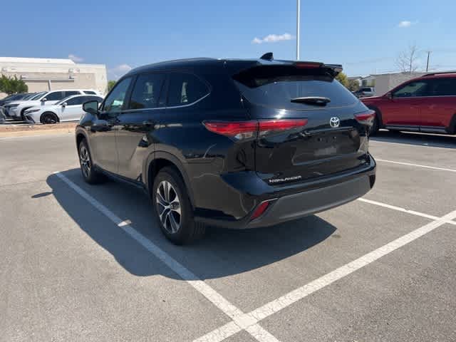 Thumbnail: 2023 Toyota Highlander - 3