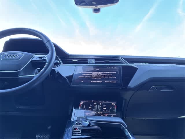 Thumbnail: 2022 Audi e-tron - 30