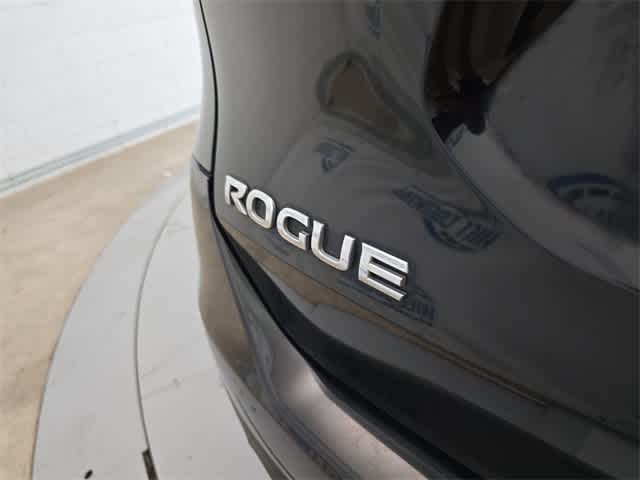 Thumbnail: 2015 Nissan Rogue - 13