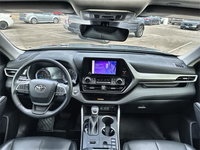 Thumbnail: 2023 Toyota Highlander - 16