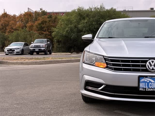 Thumbnail: 2017 Volkswagen Passat - 10