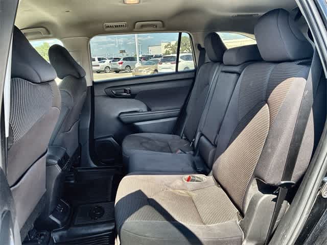 Thumbnail: 2023 Toyota Highlander - 20