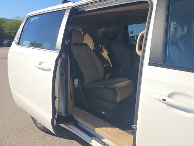 Thumbnail: 2021 Kia Sedona - 24