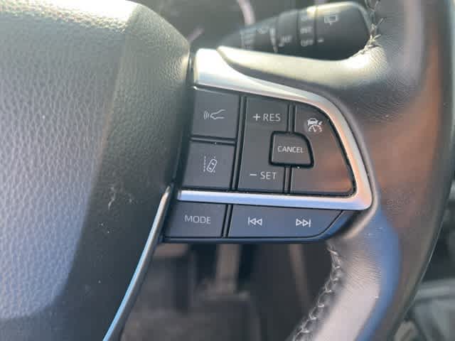 Thumbnail: 2023 Toyota Highlander - 12