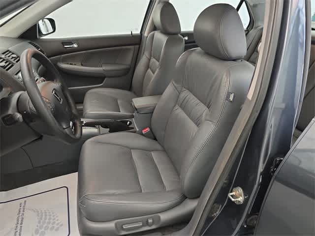 Thumbnail: 2005 Honda Accord - 17