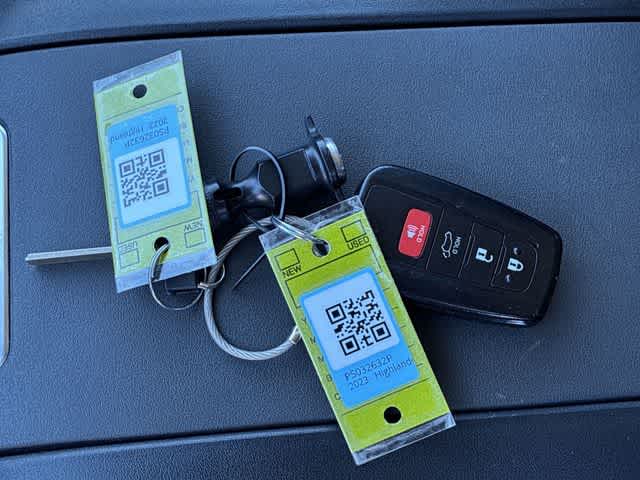 Thumbnail: 2023 Toyota Highlander - 38