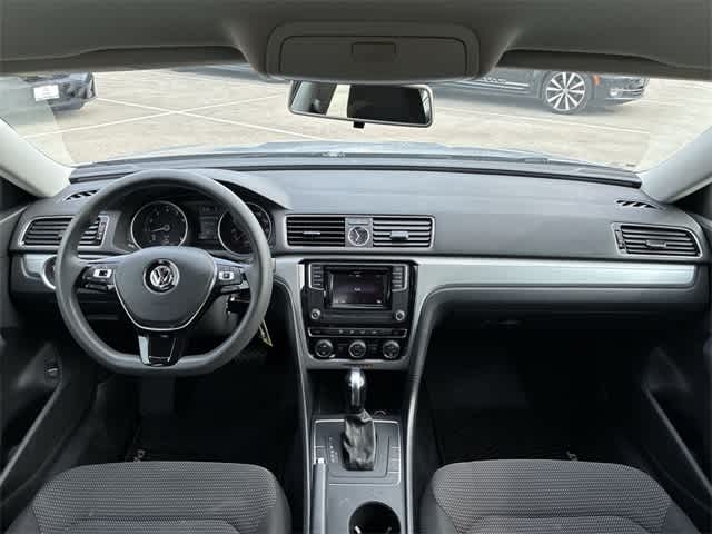 Thumbnail: 2017 Volkswagen Passat - 16